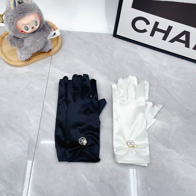 Chanel Gloves dx07
